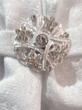 CELTIC design in SILVERTONE MAGNETIC Pin jewelry NEW